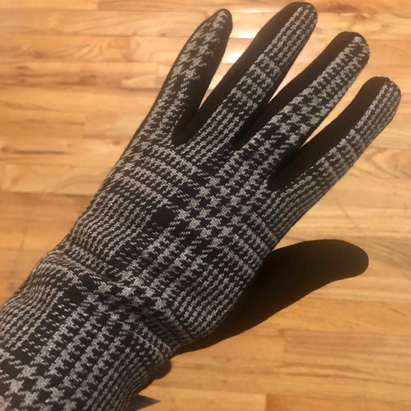 Herringbone gloves with touch screen technology - Picture 3 of 6